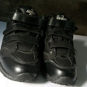 Answer 2 therapuetic shoes sz mens 7.5wide